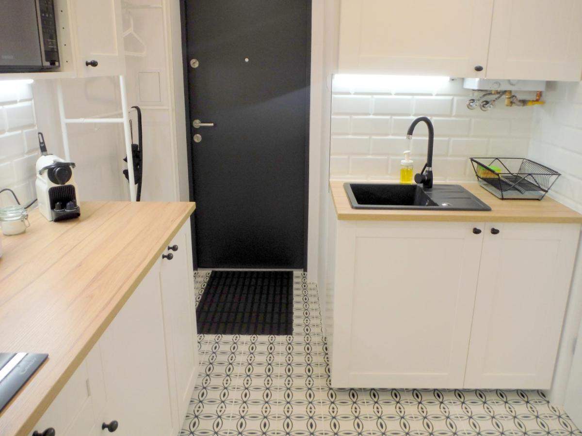 Kato Point Apartment *